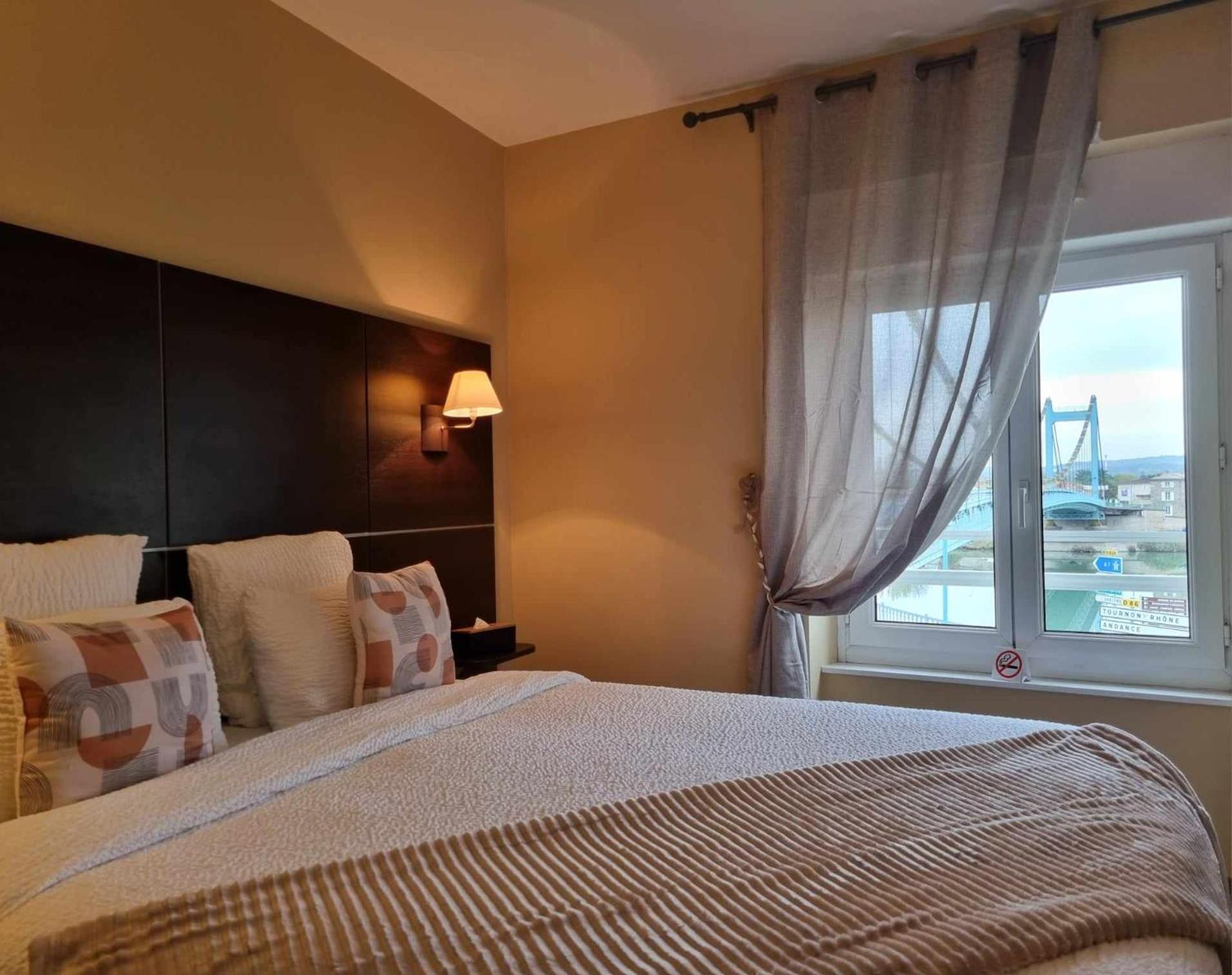 Logis Hotel Schaeffer- Restaurant Le Saint Georges Serrieres  Экстерьер фото