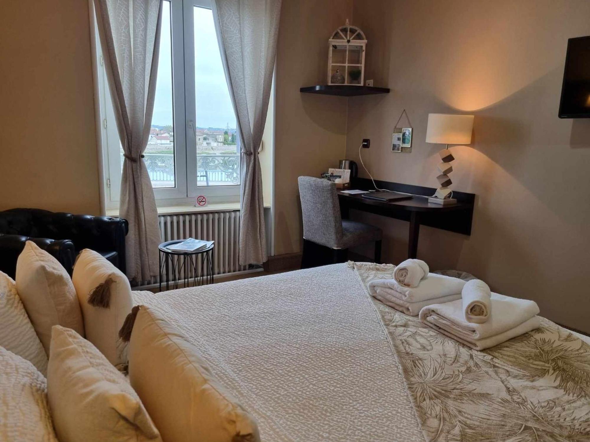 Logis Hotel Schaeffer- Restaurant Le Saint Georges Serrieres  Экстерьер фото