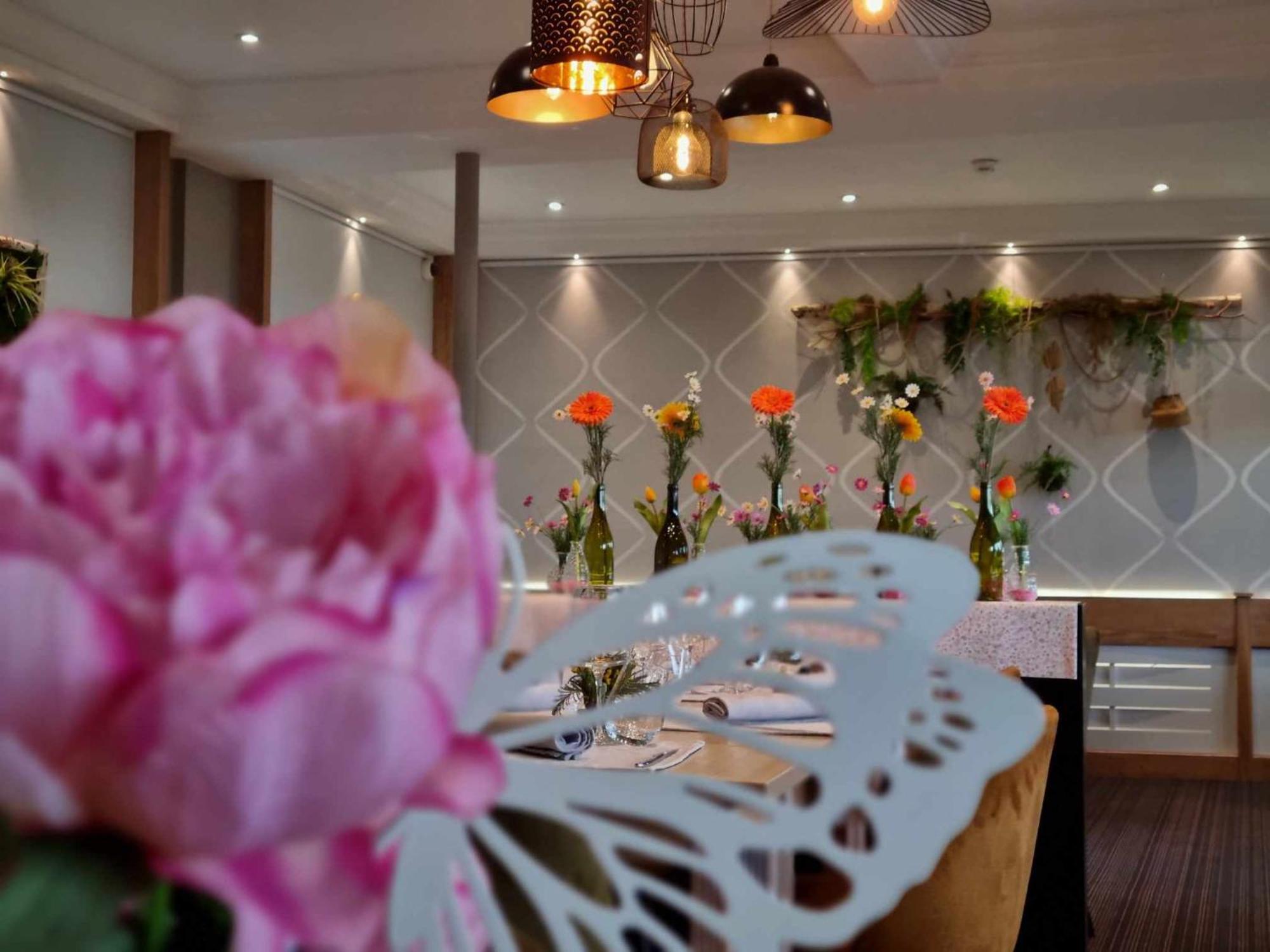 Logis Hotel Schaeffer- Restaurant Le Saint Georges Serrieres  Экстерьер фото